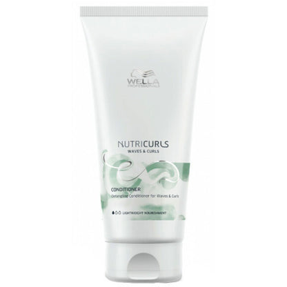 Wella Professional „Nutricurls Waves & Curls“ kondicionierius – maitinamasis kondicionierius banguotiems ir garbanotiems plaukams.